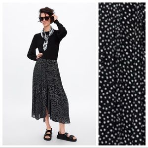 NWT. Zara Polka Dots Pleated Midi Skirt. Size M.
